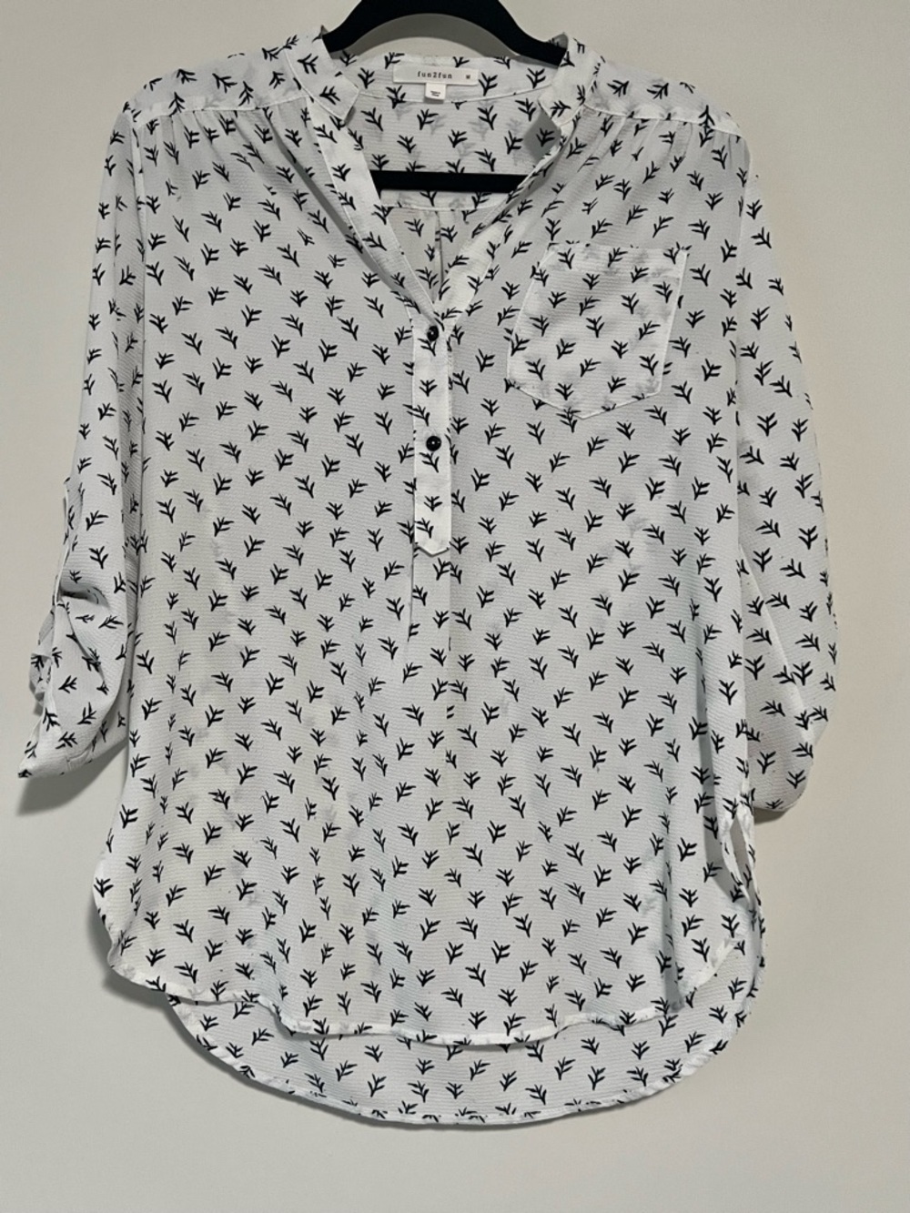 fun 2 fun White Button-Down Shirt with Black Leaf Print